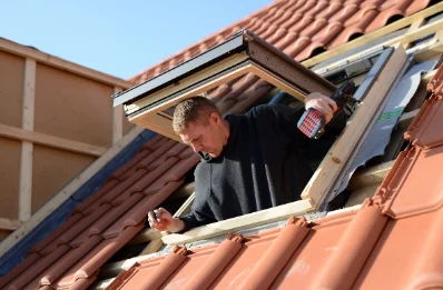 Pose de fenêtres de toit Velux à Champigny en Rochereau